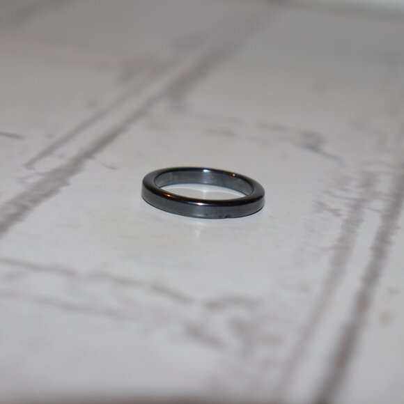 🖤 Vintage Hematite Ring · Size 7.25 · Polished Stone · Bold & Grounded 🤍 - Picture 6 of 7